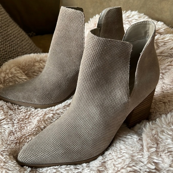 Marc Fisher boots. - Picture 4 of 14